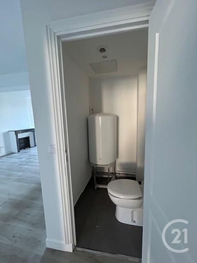 Appartement à louer - 3 pièces - 69.47 m2 - FONTAINEBLEAU - 77 - ILE-DE-FRANCE - Century 21 Agence Babut