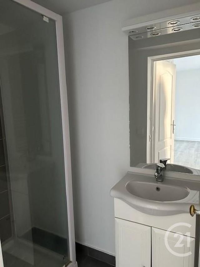 Appartement à louer - 3 pièces - 69.47 m2 - FONTAINEBLEAU - 77 - ILE-DE-FRANCE - Century 21 Agence Babut