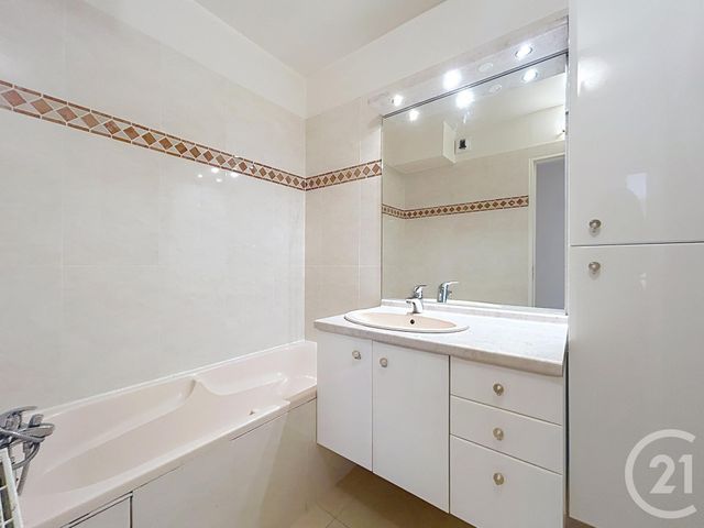 Appartement T3 à louer - 3 pièces - 63.53 m2 - AVON - 77 - ILE-DE-FRANCE - Century 21 Agence Babut