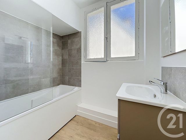 Appartement 3 pièces à louer - 3 pièces - 67.63 m2 - FONTAINEBLEAU - 77 - ILE-DE-FRANCE - Century 21 Agence Babut