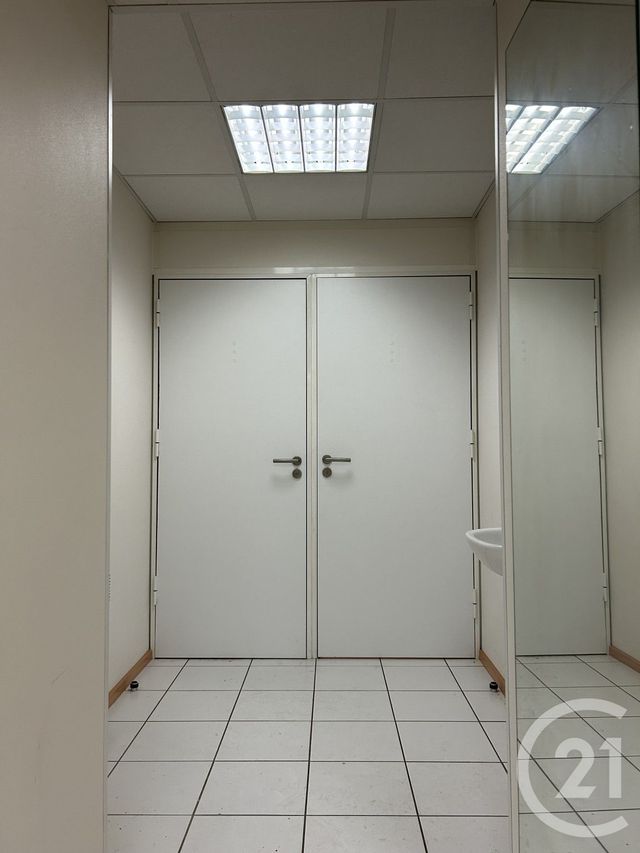 commerce à louer - 39.73 m2 - FONTAINEBLEAU - 77 - ILE-DE-FRANCE - Century 21 Agence Babut