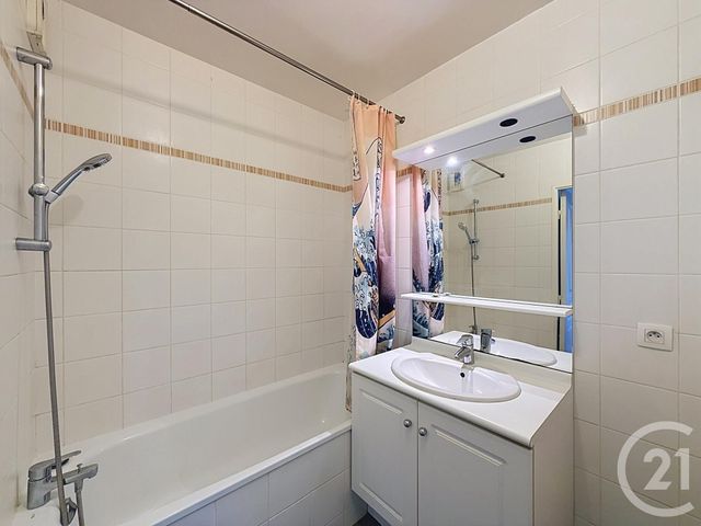 Appartement 3 pièces à vendre - 3 pièces - 54.53 m2 - AVON - 77 - ILE-DE-FRANCE - Century 21 Agence Babut