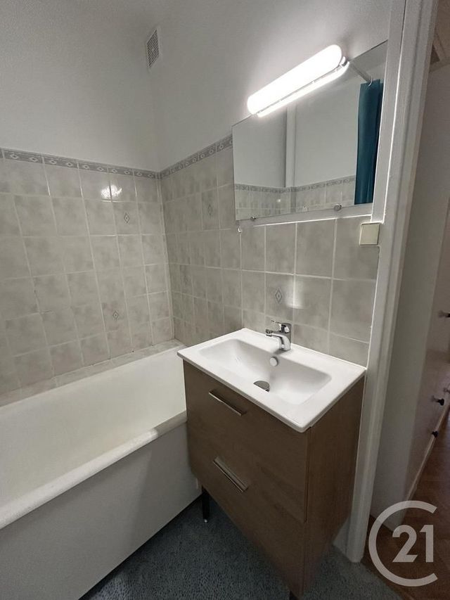 Appartement à louer - 4 pièces - 61.09 m2 - AVON - 77 - ILE-DE-FRANCE - Century 21 Agence Babut