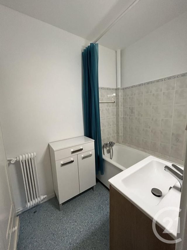 Appartement à louer - 4 pièces - 61.09 m2 - AVON - 77 - ILE-DE-FRANCE - Century 21 Agence Babut