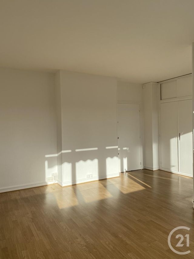 Appartement à louer - 2 pièces - 42.12 m2 - FONTAINEBLEAU - 77 - ILE-DE-FRANCE - Century 21 Agence Babut