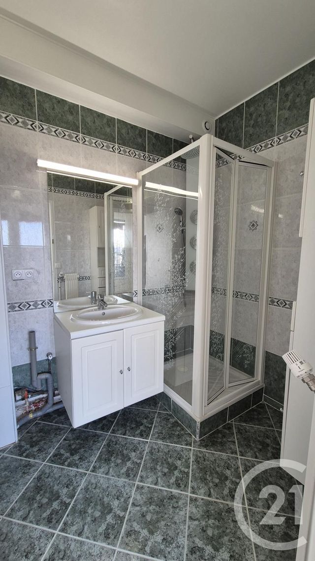 Appartement à louer - 2 pièces - 42.12 m2 - FONTAINEBLEAU - 77 - ILE-DE-FRANCE - Century 21 Agence Babut