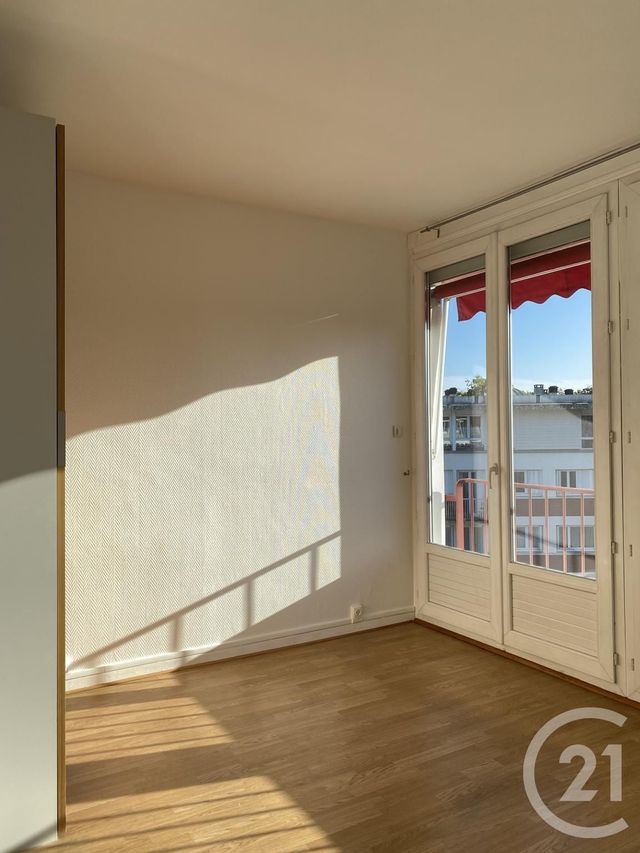 Appartement à louer - 2 pièces - 42.12 m2 - FONTAINEBLEAU - 77 - ILE-DE-FRANCE - Century 21 Agence Babut
