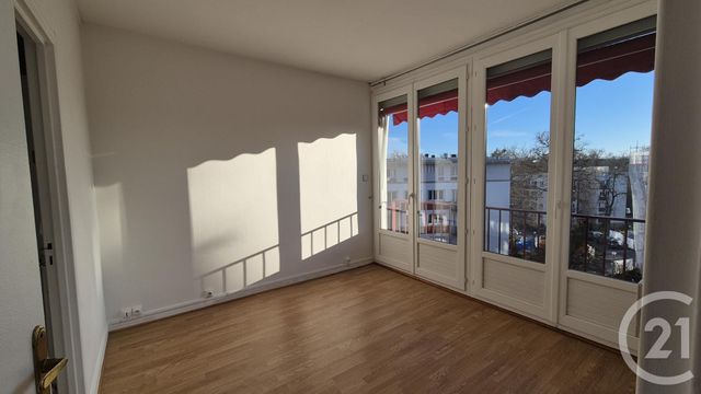 Appartement à louer - 2 pièces - 42.12 m2 - FONTAINEBLEAU - 77 - ILE-DE-FRANCE - Century 21 Agence Babut