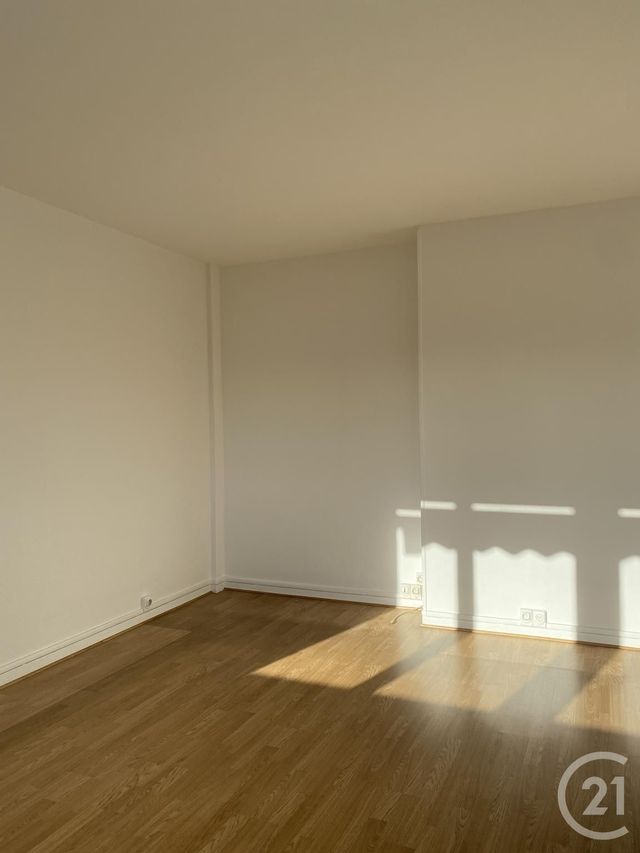 Appartement à louer - 2 pièces - 42.12 m2 - FONTAINEBLEAU - 77 - ILE-DE-FRANCE - Century 21 Agence Babut