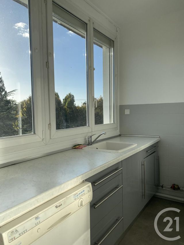 Appartement à louer - 2 pièces - 42.12 m2 - FONTAINEBLEAU - 77 - ILE-DE-FRANCE - Century 21 Agence Babut