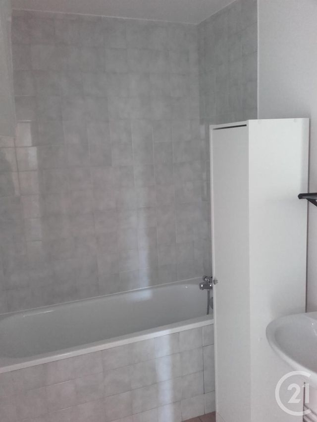 Appartement à louer - 2 pièces - 58.37 m2 - FONTAINEBLEAU - 77 - ILE-DE-FRANCE - Century 21 Agence Babut