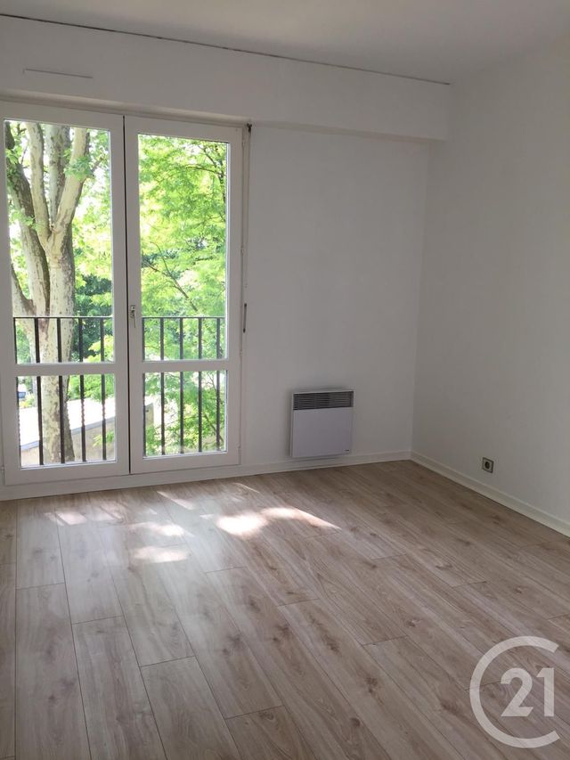 Appartement à louer - 4 pièces - 80.25 m2 - FONTAINEBLEAU - 77 - ILE-DE-FRANCE - Century 21 Agence Babut