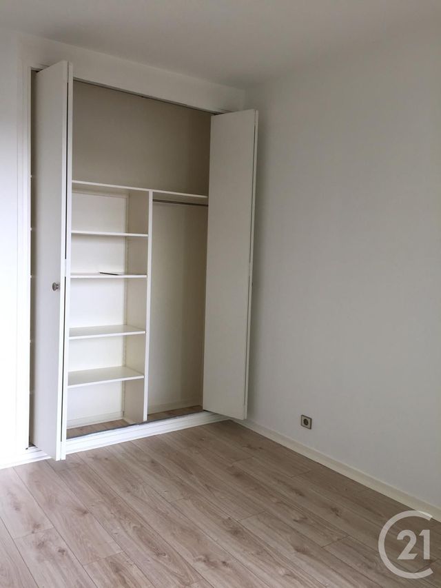 Appartement à louer - 4 pièces - 80.25 m2 - FONTAINEBLEAU - 77 - ILE-DE-FRANCE - Century 21 Agence Babut