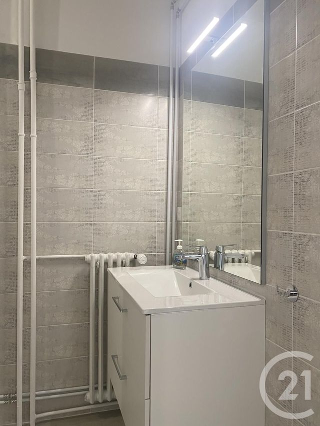 Appartement à louer - 2 pièces - 40.96 m2 - FONTAINEBLEAU - 77 - ILE-DE-FRANCE - Century 21 Agence Babut