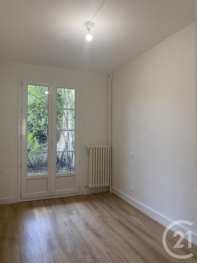 Appartement à louer - 2 pièces - 40.96 m2 - FONTAINEBLEAU - 77 - ILE-DE-FRANCE - Century 21 Agence Babut
