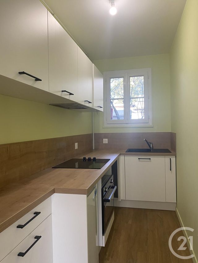 Appartement à louer - 2 pièces - 40.96 m2 - FONTAINEBLEAU - 77 - ILE-DE-FRANCE - Century 21 Agence Babut