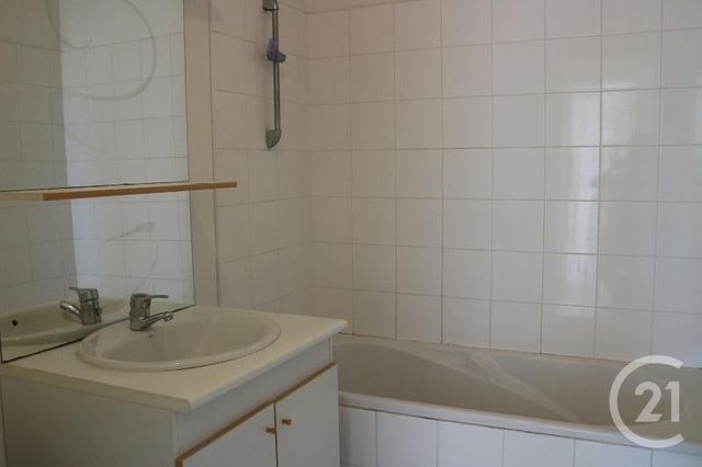 Appartement F2 à louer - 2 pièces - 41.8 m2 - MELUN - 77 - ILE-DE-FRANCE - Century 21 Agence Babut