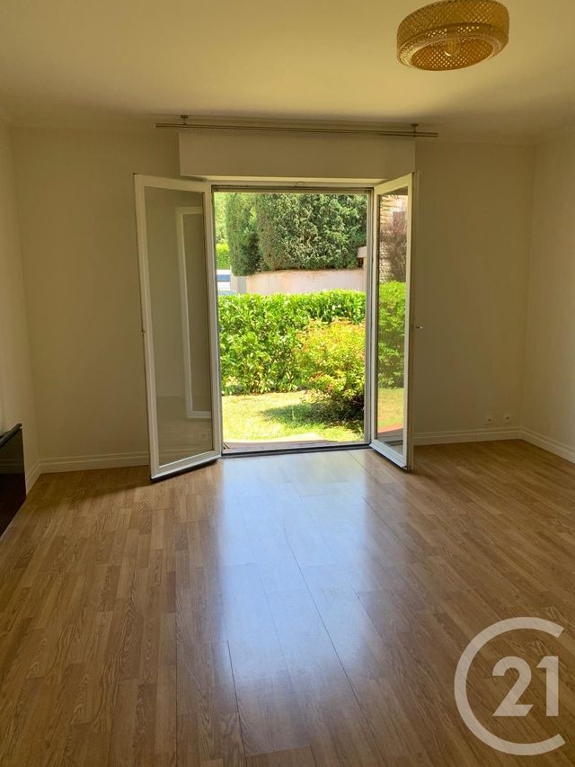 Appartement à louer - 2 pièces - 51.9 m2 - FONTAINEBLEAU - 77 - ILE-DE-FRANCE - Century 21 Agence Babut
