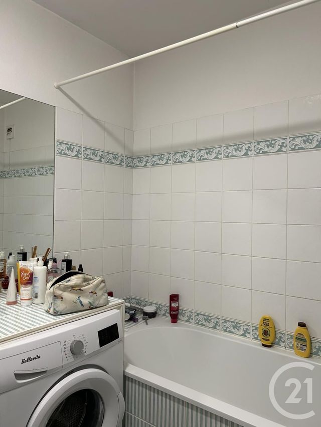 Appartement à louer - 3 pièces - 69.83 m2 - FONTAINEBLEAU - 77 - ILE-DE-FRANCE - Century 21 Agence Babut