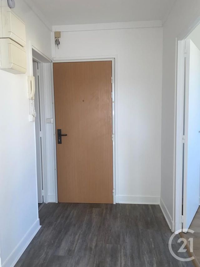 Appartement à louer - 2 pièces - 41.68 m2 - FONTAINEBLEAU - 77 - ILE-DE-FRANCE - Century 21 Agence Babut