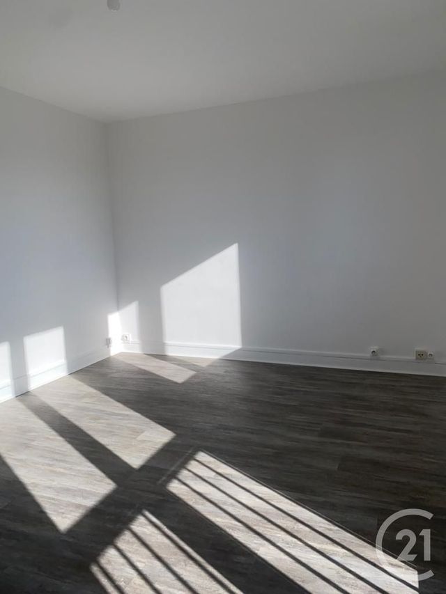 Appartement à louer - 2 pièces - 41.68 m2 - FONTAINEBLEAU - 77 - ILE-DE-FRANCE - Century 21 Agence Babut