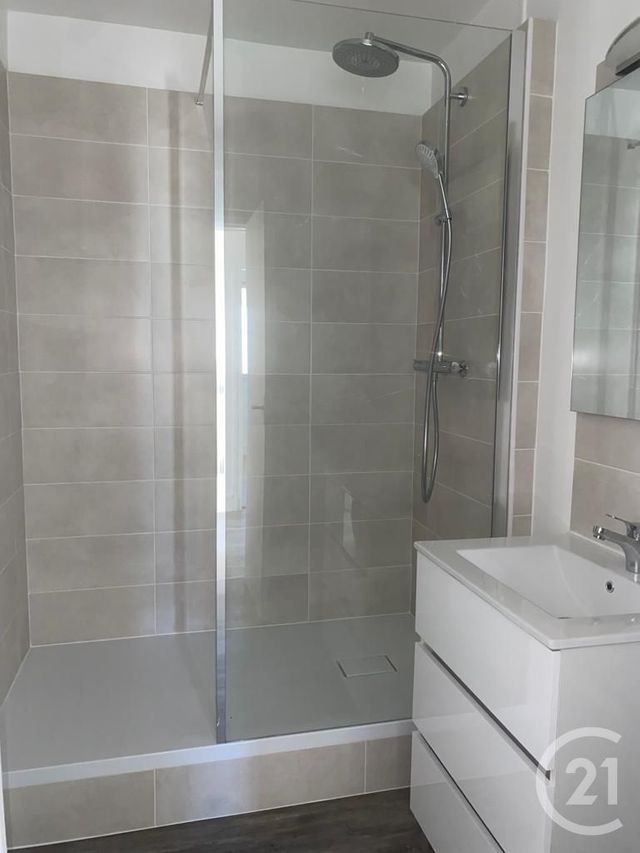 Appartement à louer - 2 pièces - 41.68 m2 - FONTAINEBLEAU - 77 - ILE-DE-FRANCE - Century 21 Agence Babut