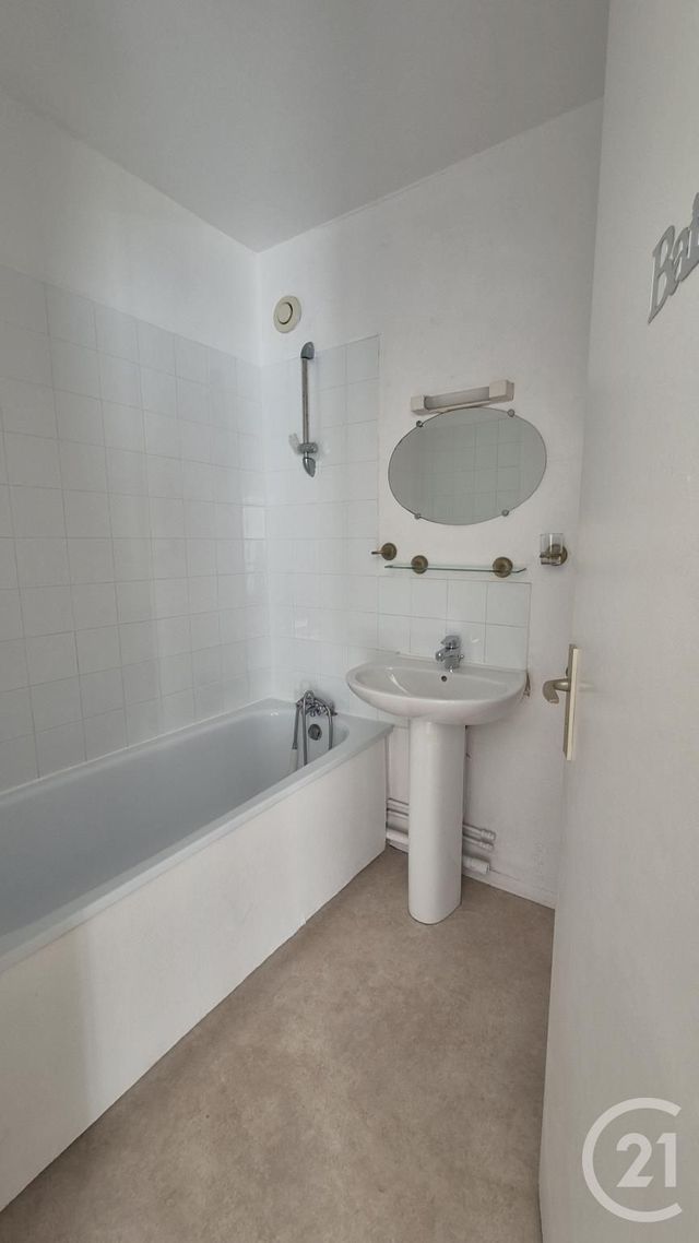 Appartement à louer - 2 pièces - 45.83 m2 - AVON - 77 - ILE-DE-FRANCE - Century 21 Agence Babut