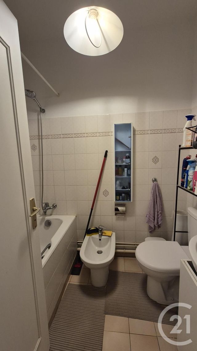 Appartement F2 à louer - 2 pièces - 54.21 m2 - FONTAINEBLEAU - 77 - ILE-DE-FRANCE - Century 21 Agence Babut