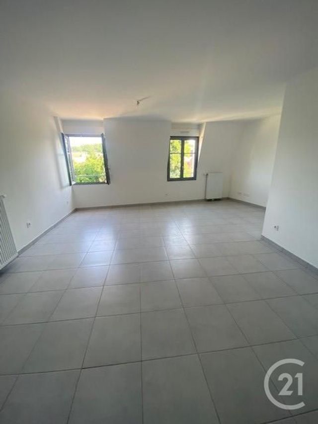 Appartement à louer - 2 pièces - 52.17 m2 - FONTAINEBLEAU - 77 - ILE-DE-FRANCE - Century 21 Agence Babut