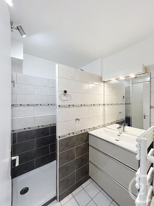 Appartement 4 pièces à vendre - 4 pièces - 93.97 m2 - AVON - 77 - ILE-DE-FRANCE - Century 21 Agence Babut