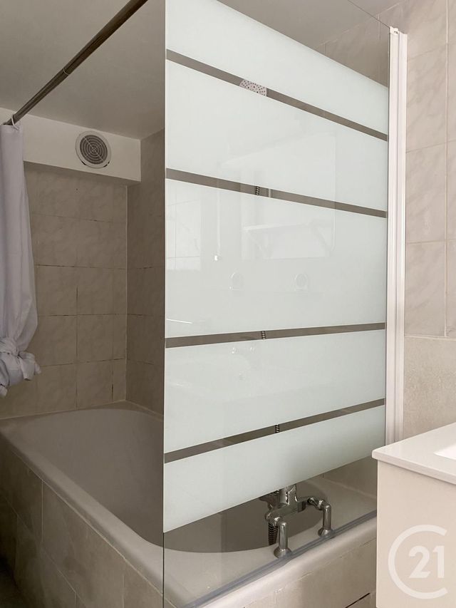 Appartement à louer - 2 pièces - 32.67 m2 - FONTAINEBLEAU - 77 - ILE-DE-FRANCE - Century 21 Agence Babut