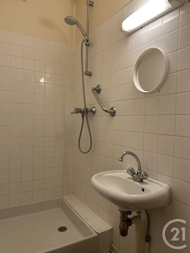 Appartement à louer - 5 pièces - 91.92 m2 - FONTAINEBLEAU - 77 - ILE-DE-FRANCE - Century 21 Agence Babut