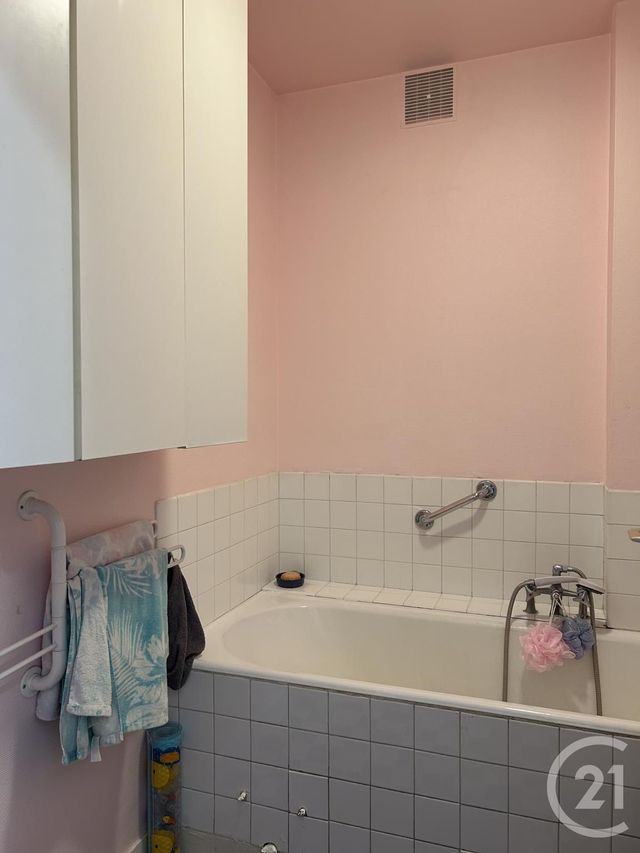 Appartement à louer - 5 pièces - 91.92 m2 - FONTAINEBLEAU - 77 - ILE-DE-FRANCE - Century 21 Agence Babut