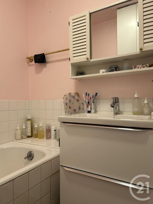 Appartement à louer - 5 pièces - 91.92 m2 - FONTAINEBLEAU - 77 - ILE-DE-FRANCE - Century 21 Agence Babut