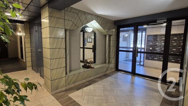 Appartement à louer - 2 pièces - 51.37 m2 - FONTAINEBLEAU - 77 - ILE-DE-FRANCE - Century 21 Agence Babut