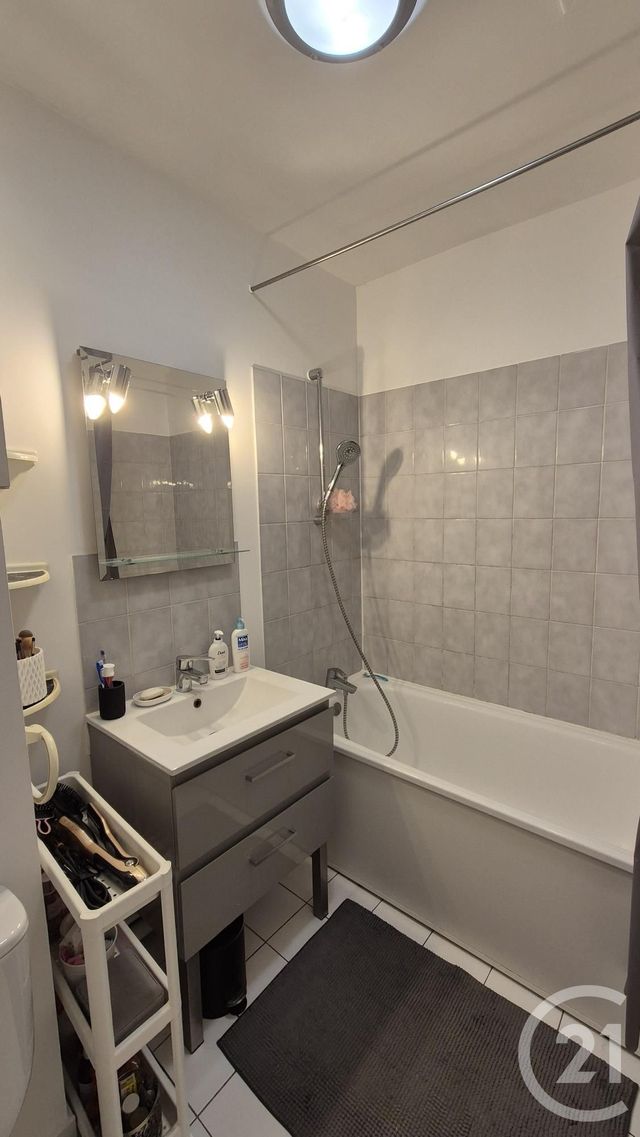 Appartement à louer - 2 pièces - 36.76 m2 - FONTAINEBLEAU - 77 - ILE-DE-FRANCE - Century 21 Agence Babut