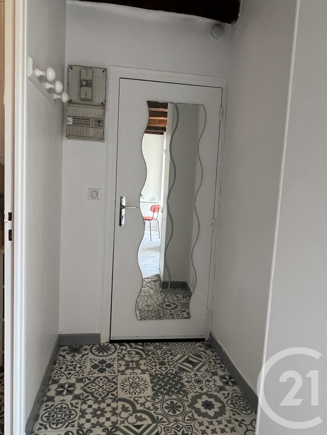 Appartement Studio à louer - 1 pièce - 17.0 m2 - FONTAINEBLEAU - 77 - ILE-DE-FRANCE - Century 21 Agence Babut