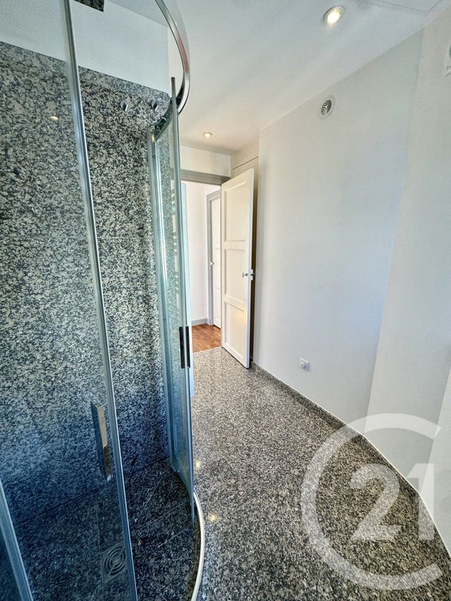 Appartement à vendre - 3 pièces - 66.0 m2 - FONTAINEBLEAU - 77 - ILE-DE-FRANCE - Century 21 Agence Babut