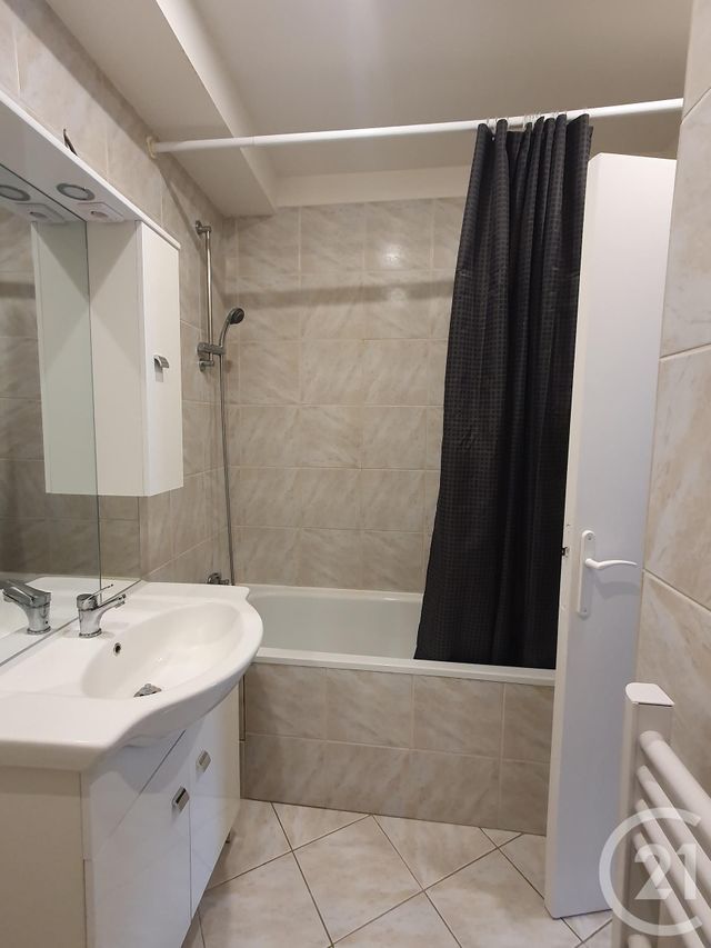 Appartement Studio à louer - 1 pièce - 28.4 m2 - AVON - 77 - ILE-DE-FRANCE - Century 21 Agence Babut