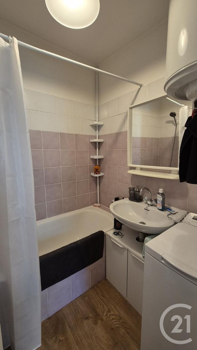 Appartement 2 pièces à louer - 2 pièces - 36.44 m2 - FONTAINEBLEAU - 77 - ILE-DE-FRANCE - Century 21 Agence Babut