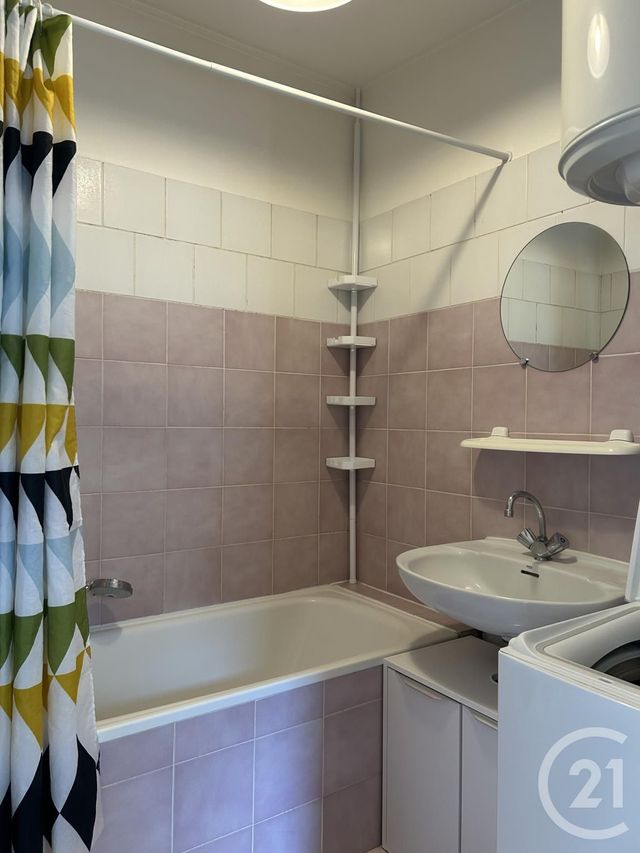 Appartement à louer - 2 pièces - 36.44 m2 - FONTAINEBLEAU - 77 - ILE-DE-FRANCE - Century 21 Agence Babut