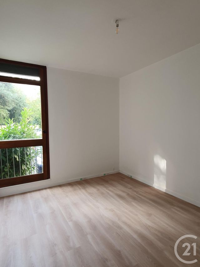 Appartement T2 à louer - 2 pièces - 50.25 m2 - AVON - 77 - ILE-DE-FRANCE - Century 21 Agence Babut