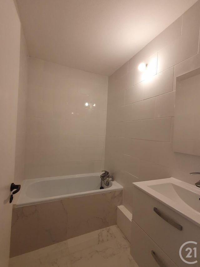 Appartement T2 à louer - 2 pièces - 50.25 m2 - AVON - 77 - ILE-DE-FRANCE - Century 21 Agence Babut