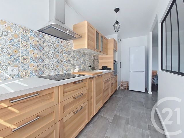 Appartement 3 pièces à louer - 3 pièces - 67.63 m2 - AVON - 77 - ILE-DE-FRANCE - Century 21 Agence Babut