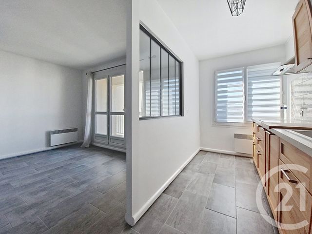 Appartement 3 pièces à louer - 3 pièces - 67.63 m2 - AVON - 77 - ILE-DE-FRANCE - Century 21 Agence Babut