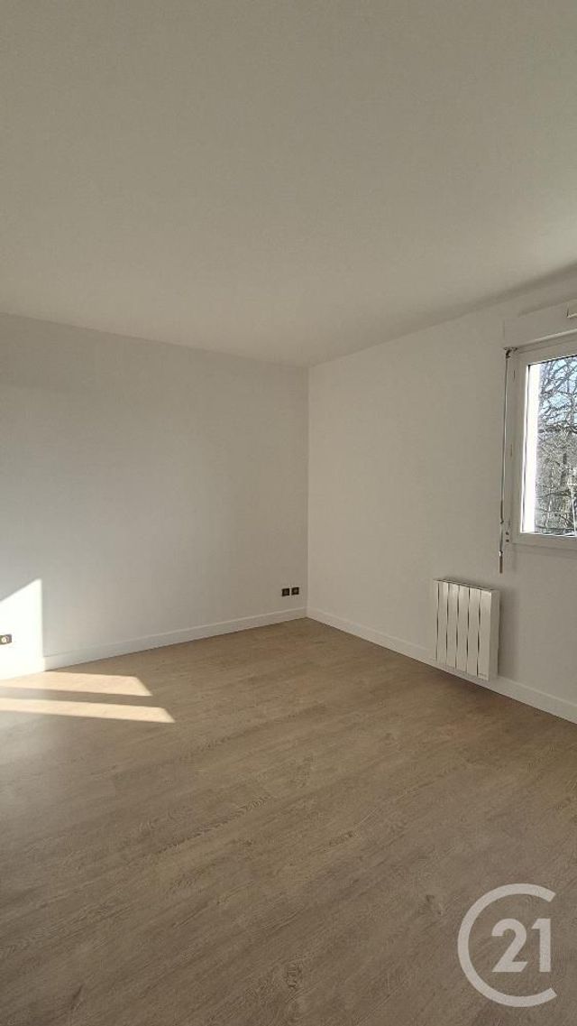 Appartement à louer - 2 pièces - 51.37 m2 - FONTAINEBLEAU - 77 - ILE-DE-FRANCE - Century 21 Agence Babut