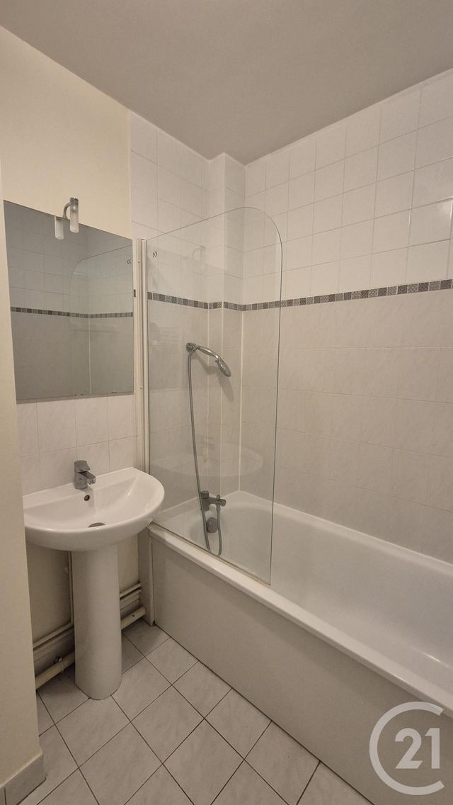 Appartement Studio à louer - 1 pièce - 27.02 m2 - AVON - 77 - ILE-DE-FRANCE - Century 21 Agence Babut