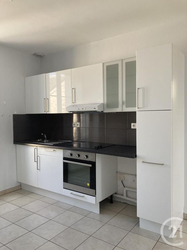 Appartement à louer - 3 pièces - 42.45 m2 - AVON - 77 - ILE-DE-FRANCE - Century 21 Agence Babut