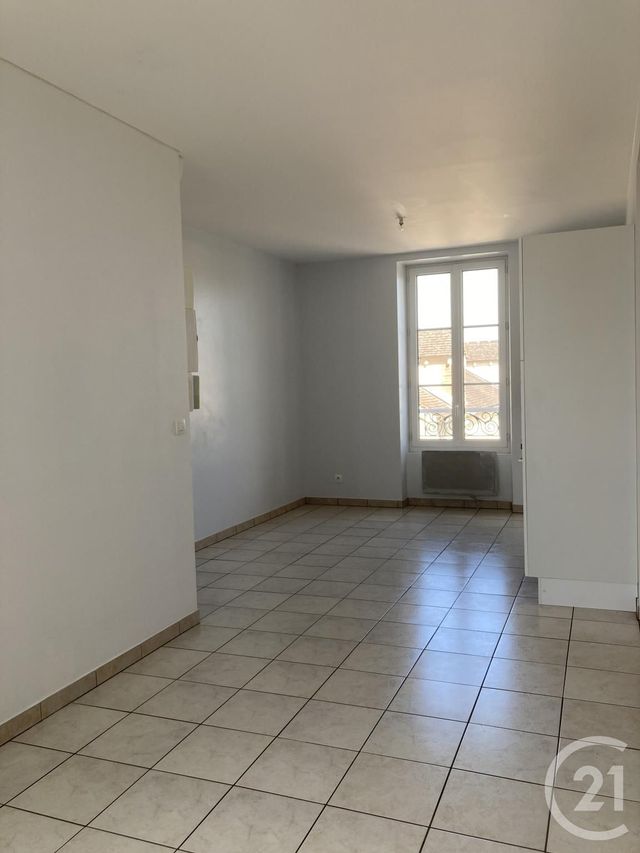 Appartement à louer - 3 pièces - 42.45 m2 - AVON - 77 - ILE-DE-FRANCE - Century 21 Agence Babut