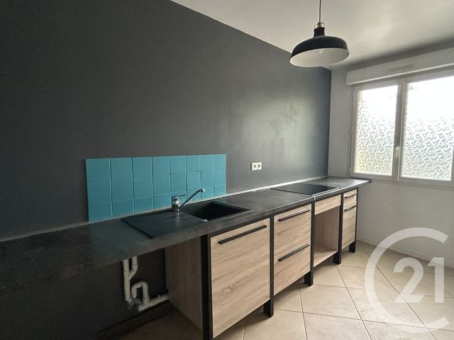 Appartement F3 à louer - 3 pièces - 54.11 m2 - VAUX LE PENIL - 77 - ILE-DE-FRANCE - Century 21 Agence Babut